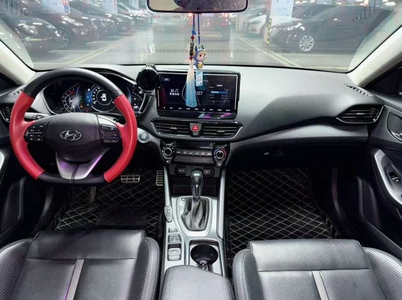 现代菲斯塔 后面外观二