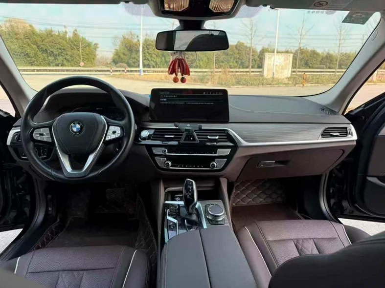 宝马5系 后面外观二