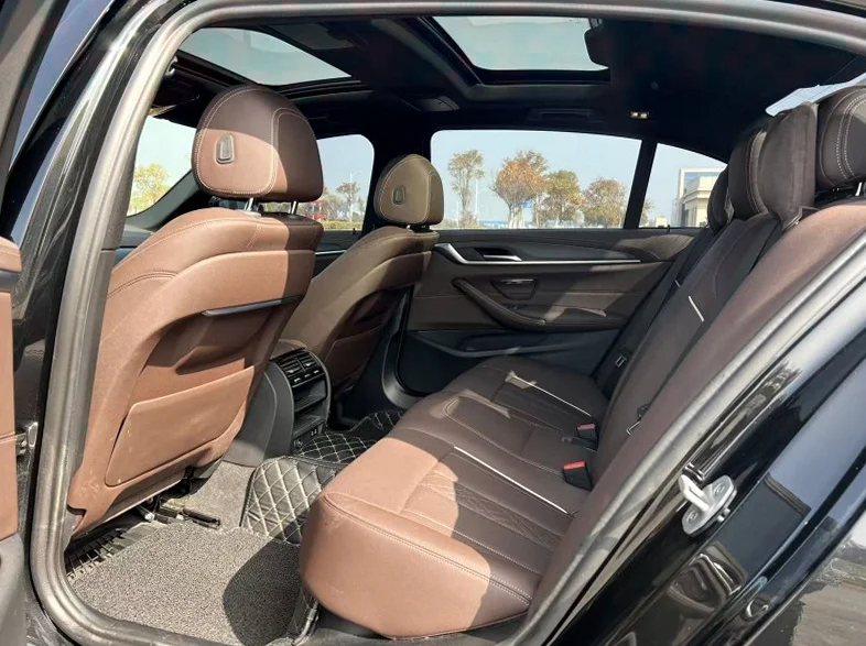 宝马5系 正面外观三