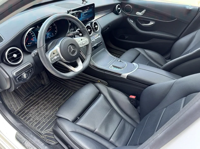 奔驰C 后面外观一