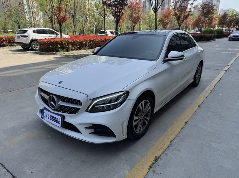 奔驰C 正面外观二