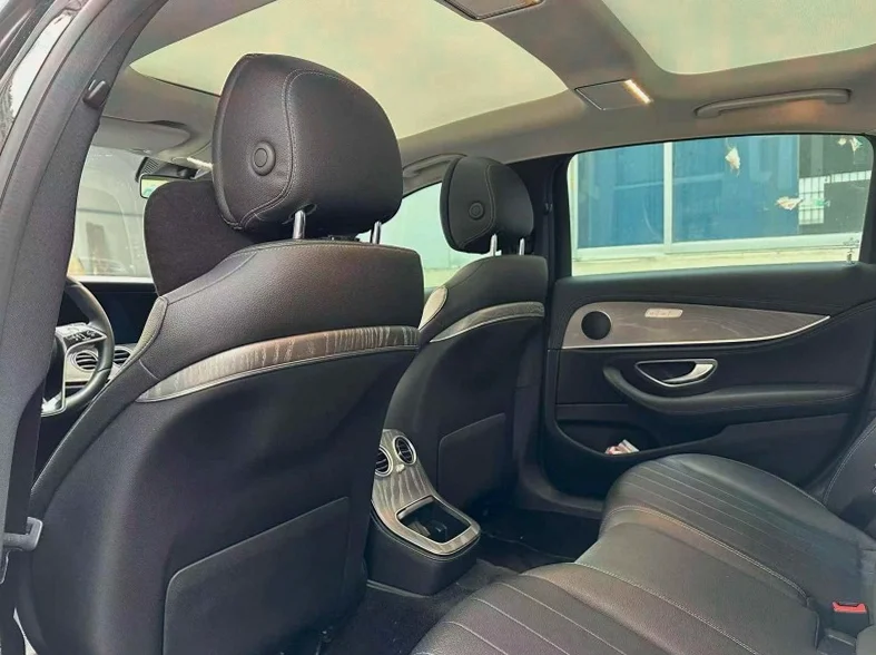 奔驰E 后面外观三