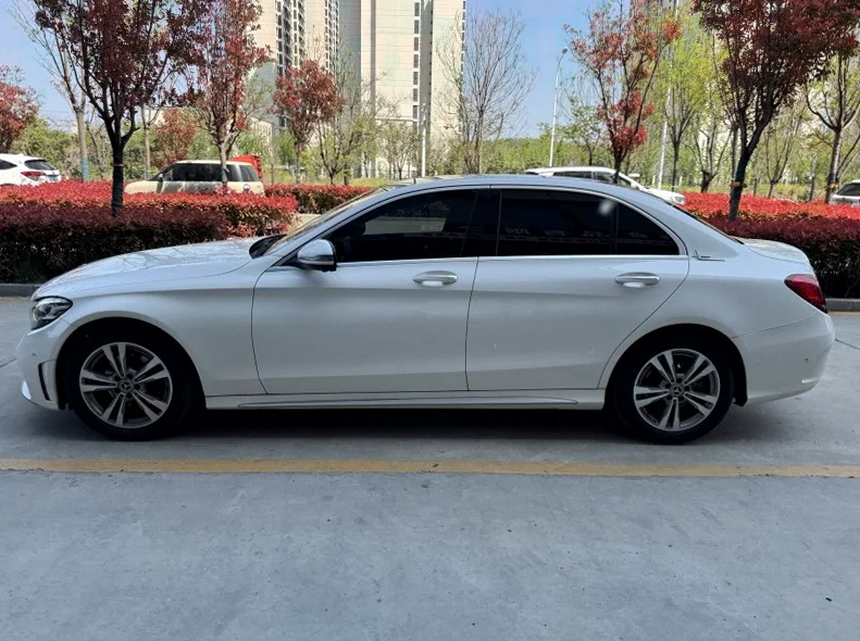 奔驰C 内饰前排