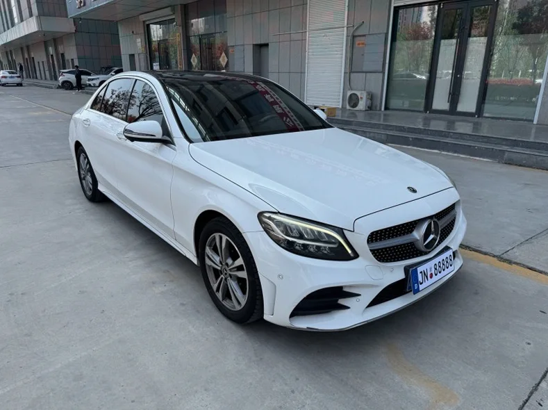 奔驰C 正面外观三