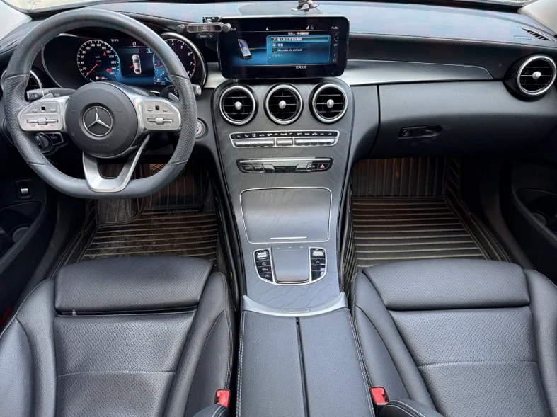 奔驰C 后面外观三