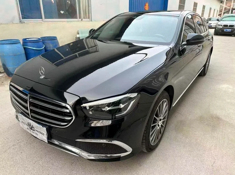 奔驰E 正面外观三