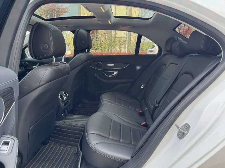 奔驰C 后面外观二