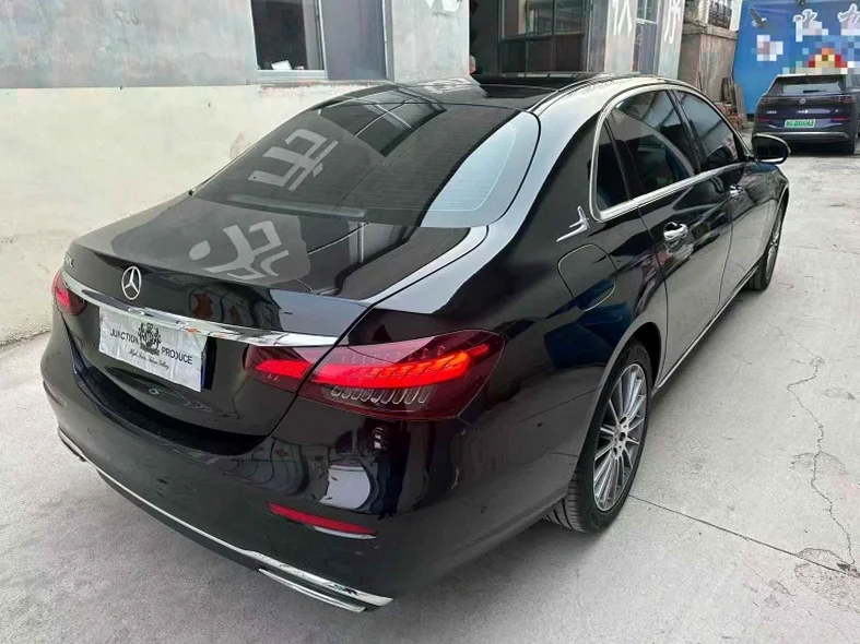 奔驰E 内饰前排