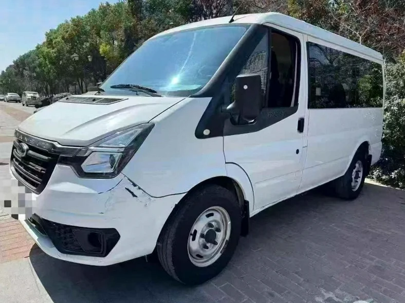 福特全顺 正面外观二