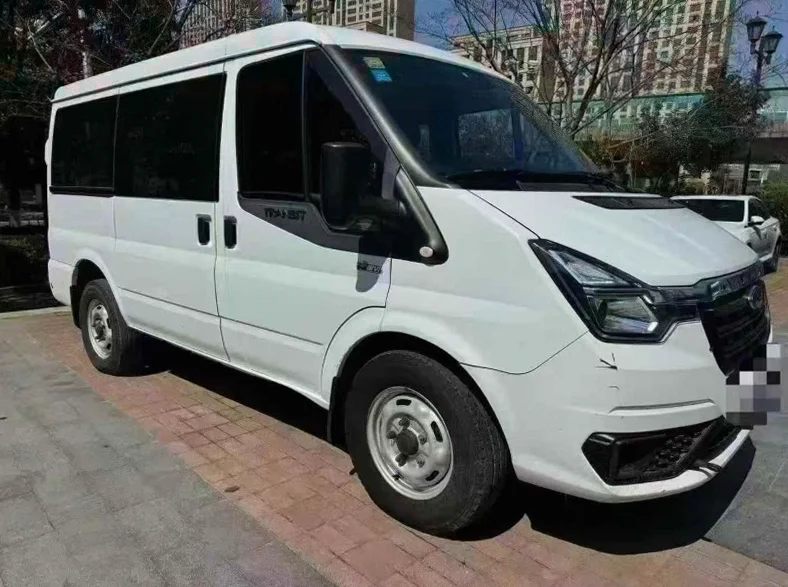 福特全顺 正面外观三