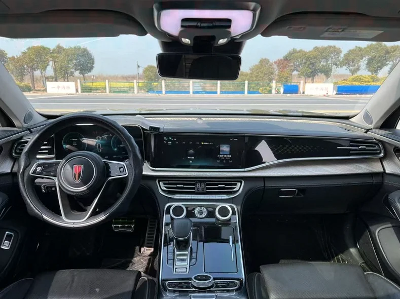 红旗H9 内饰前排