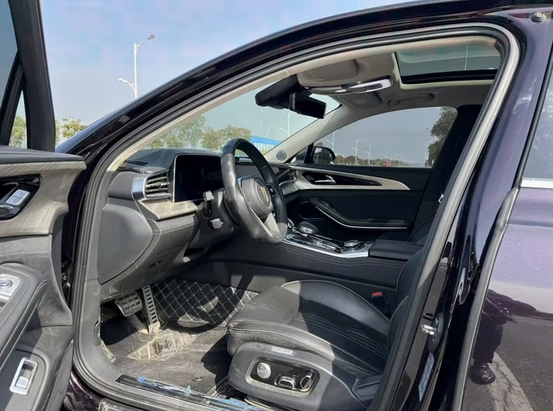 红旗H9 后面外观一