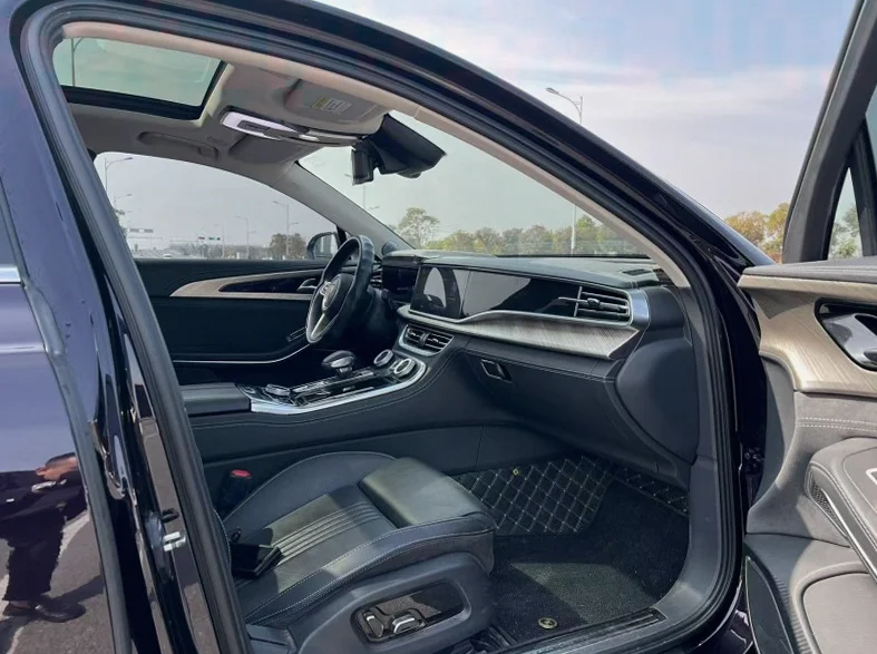 红旗H9 内饰后排