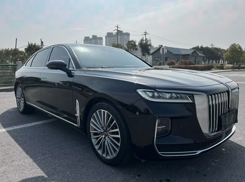 红旗H9 正面外观二