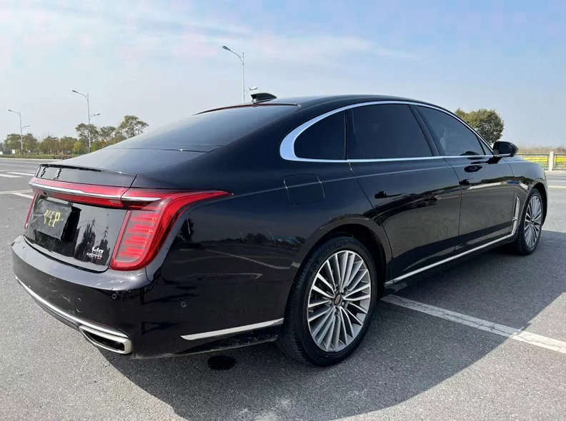 红旗H9 后面外观二