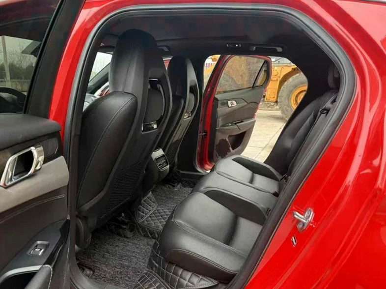 领克03 内饰前排