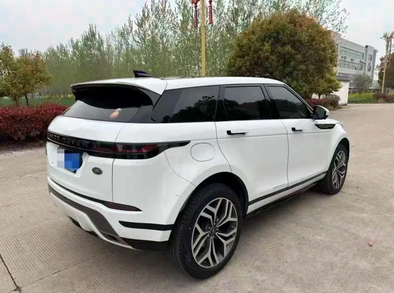 路虎极光 内饰后排