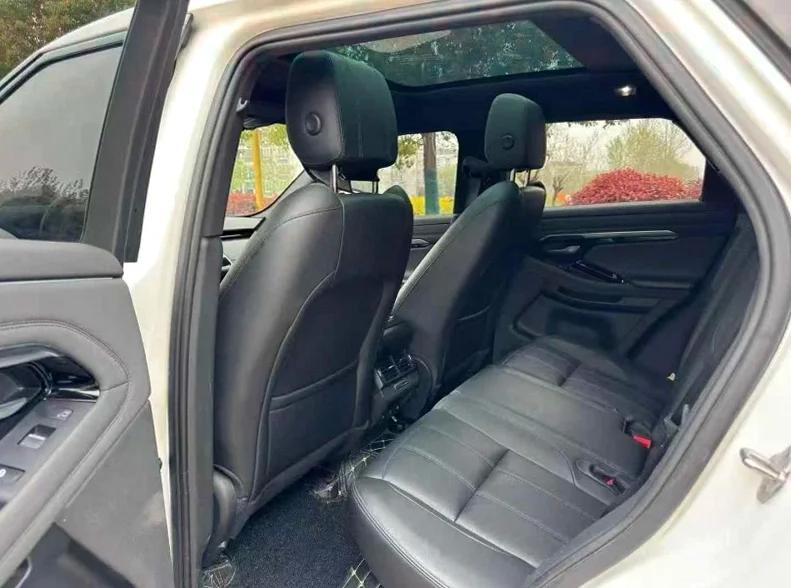 路虎极光 后面外观一