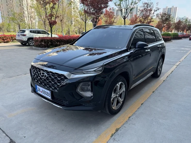 现代新胜达 正面外观二