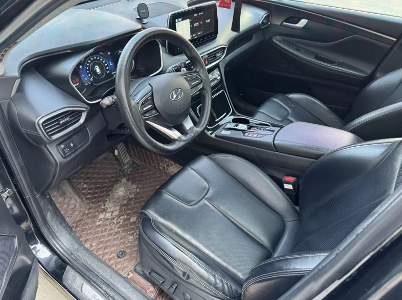 现代新胜达 驾驶室