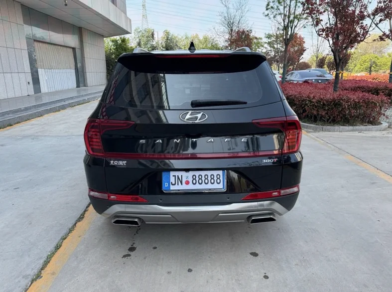 现代新胜达 后面外观二