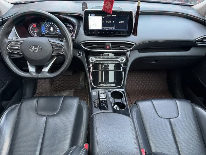 现代新胜达 内饰前排