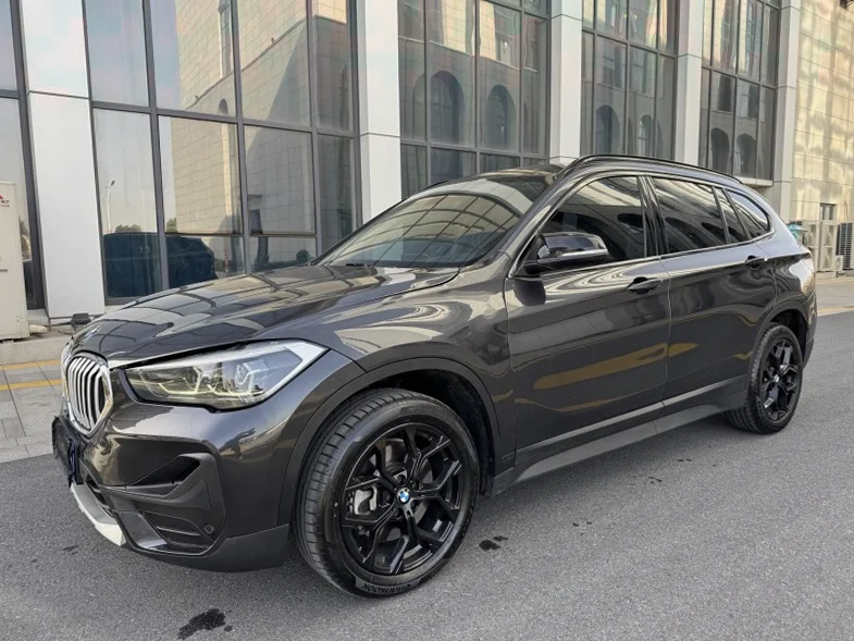 X1宝马 后面外观二