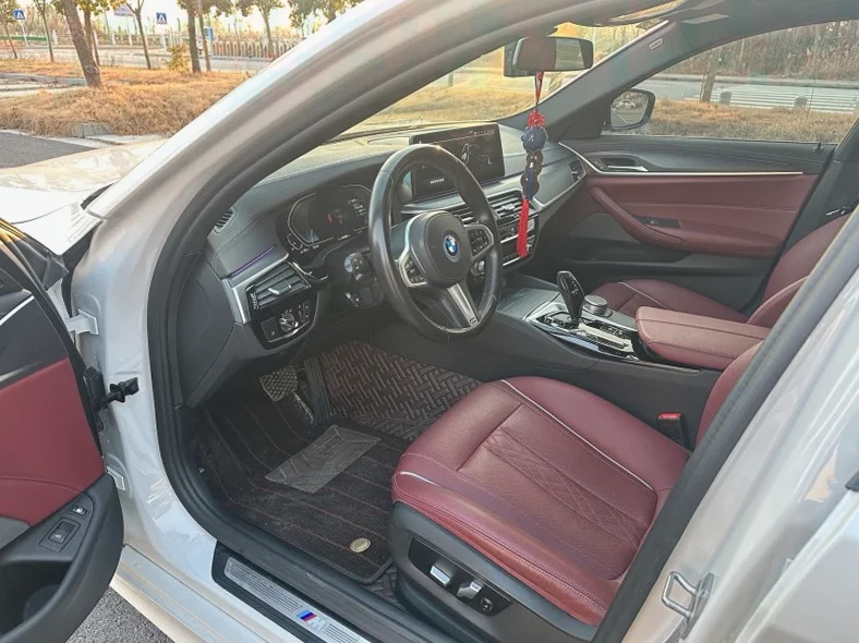 宝马5系 后面外观一