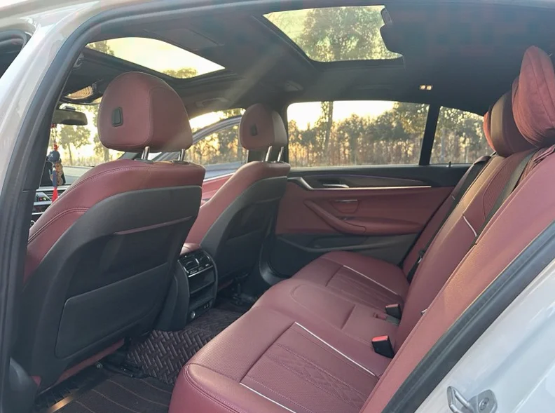 宝马5系 驾驶室