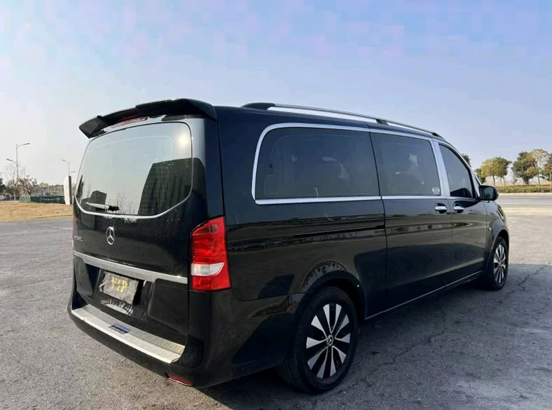 奔驰威霆 后面外观二