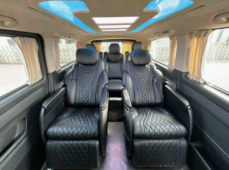 奔驰威霆 内饰前排