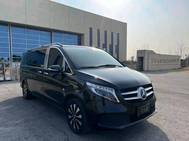 奔驰威霆 后面外观三