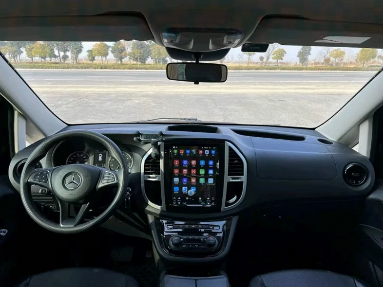 奔驰威霆 正面外观三