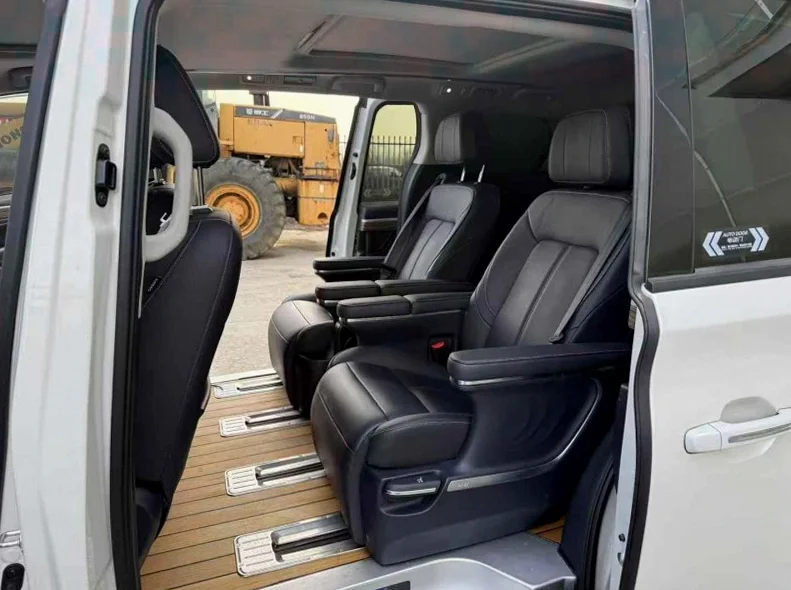 传祺M8 内饰前排