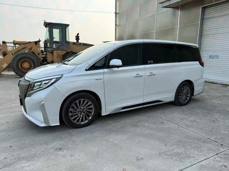 传祺M8 正面外观二