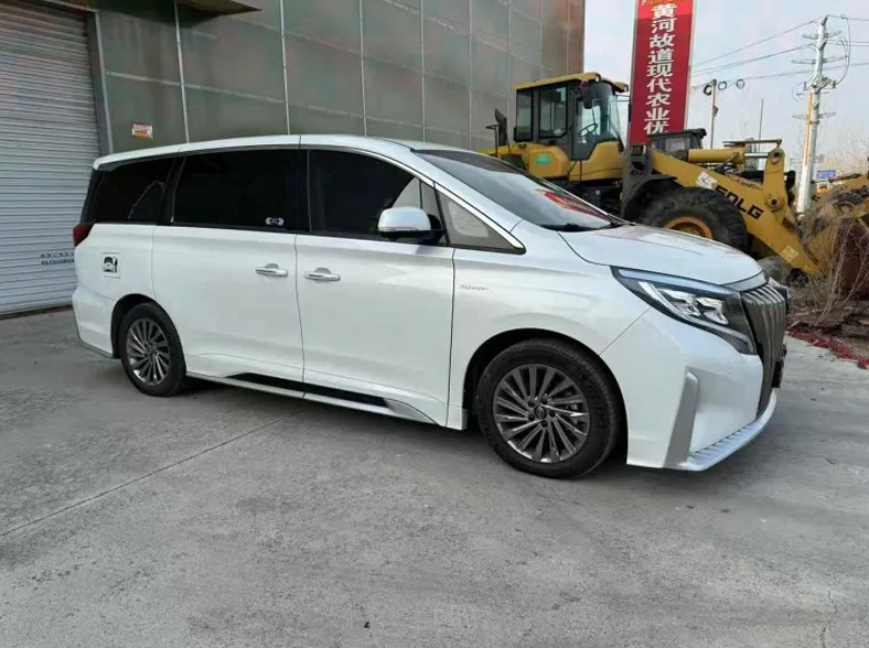 传祺M8 正面外观三