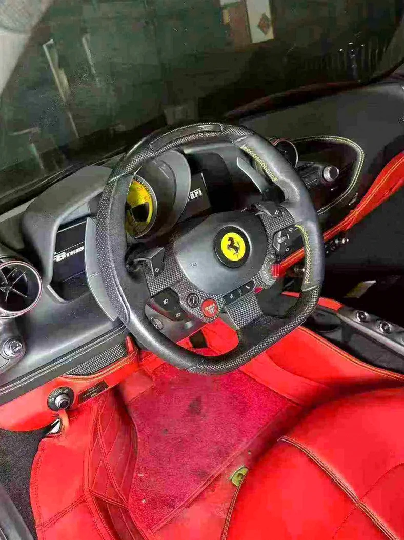 法拉利F8 后面外观二