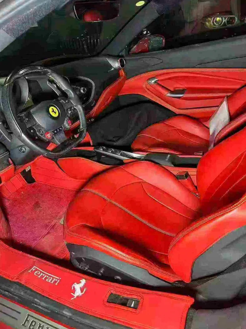 法拉利F8 正面外观三