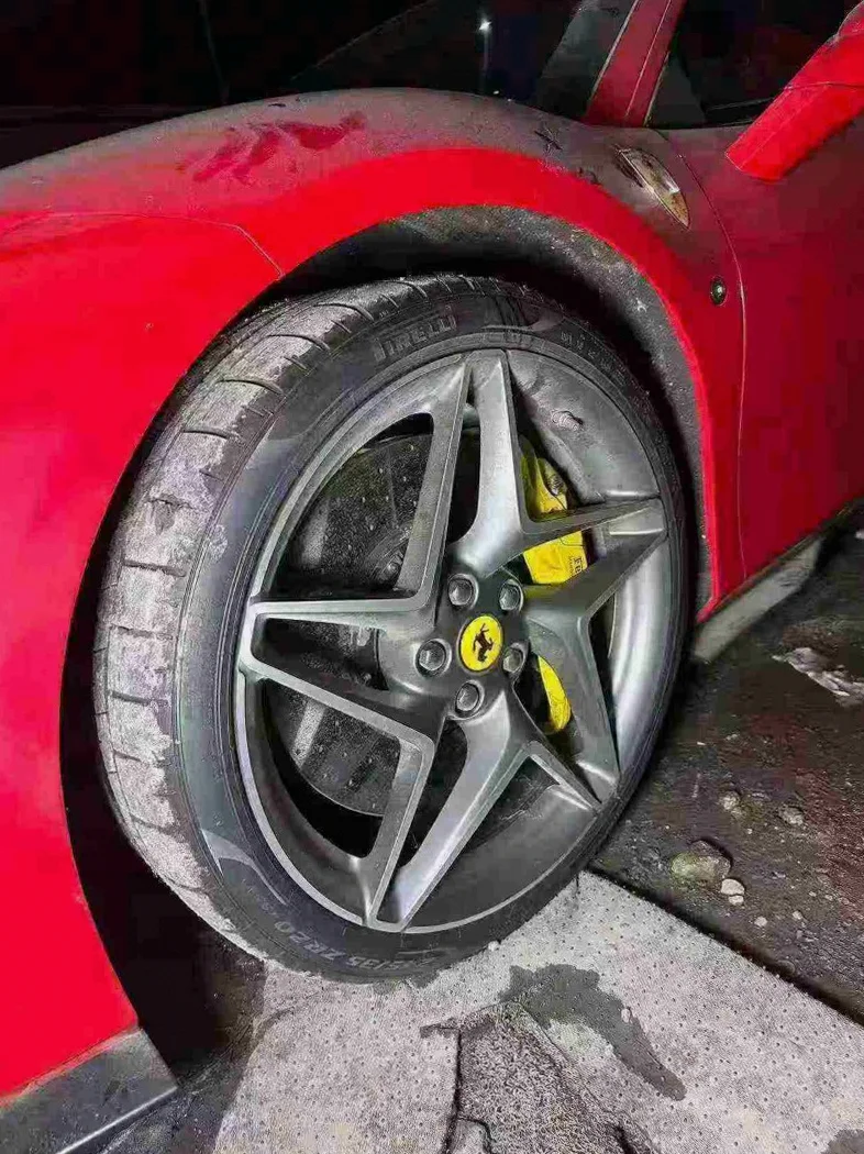 法拉利F8 内饰前排