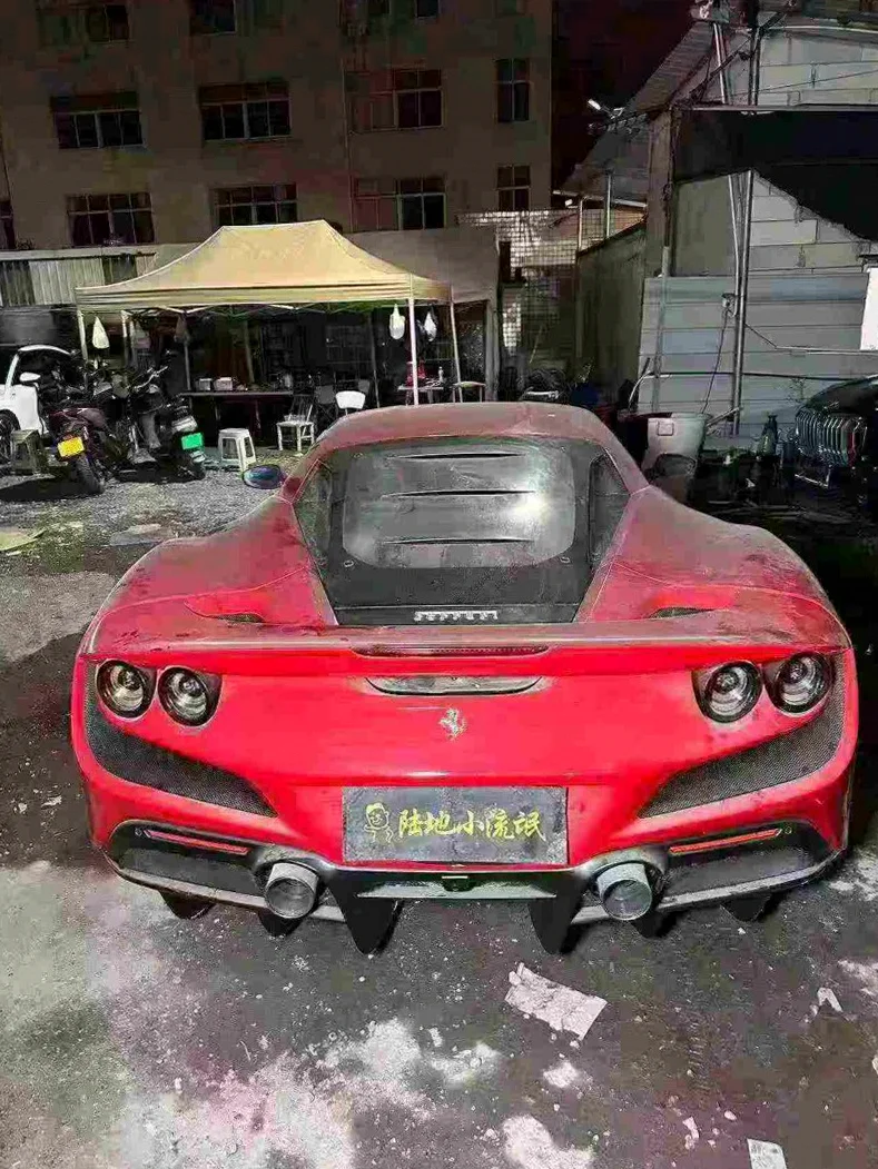 法拉利F8 驾驶室