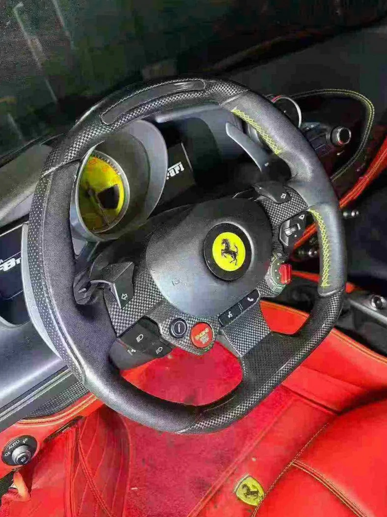 法拉利F8 后面外观一