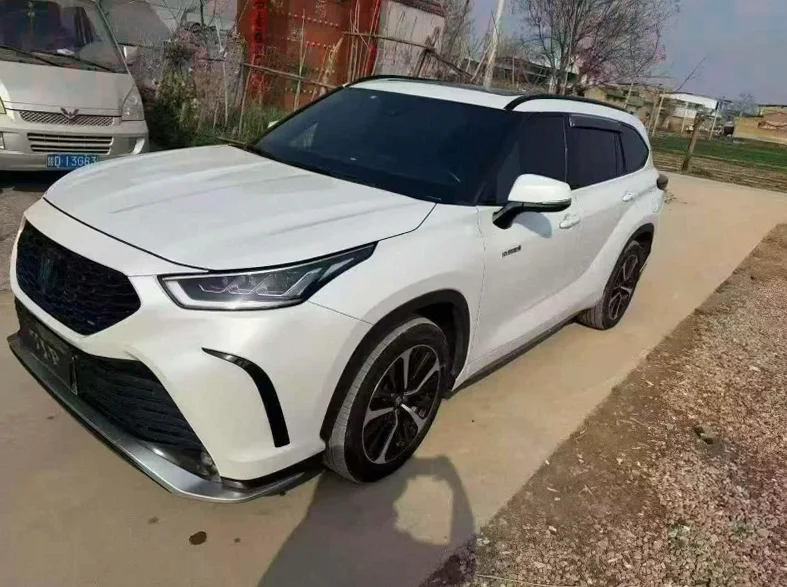 丰田皇冠 后面外观三