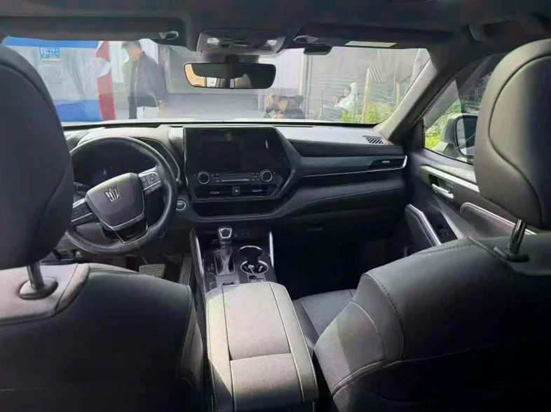 丰田皇冠 正面外观三