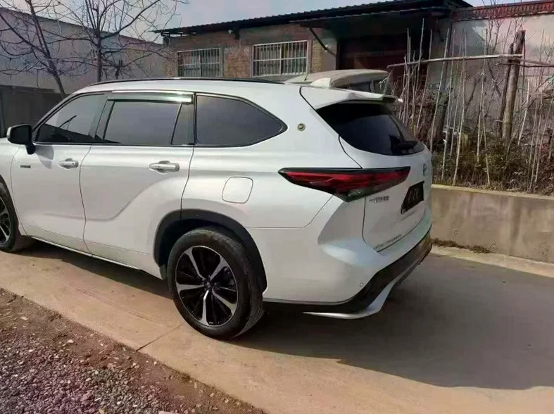 丰田皇冠 内饰后排