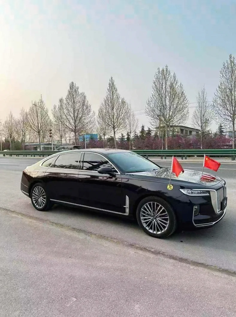 红旗H9 正面外观三