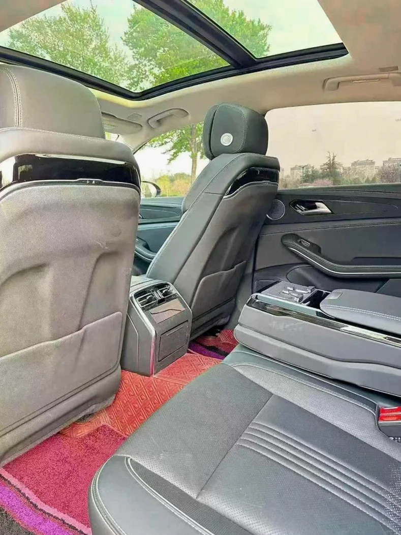 红旗H9 后面外观一