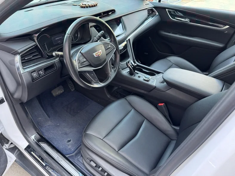 凯迪拉克XT5 后面外观一