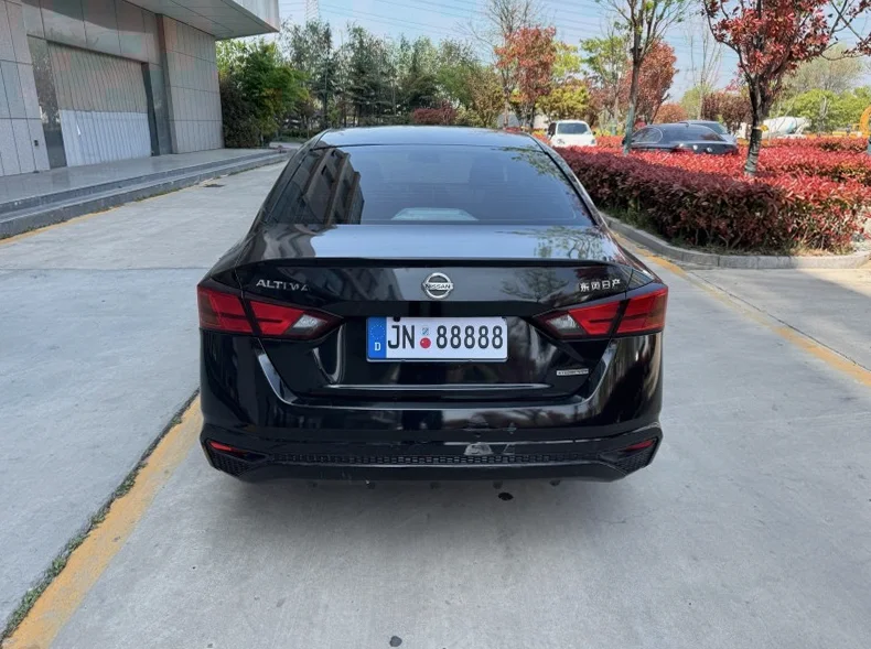 日产天籁 后面外观二