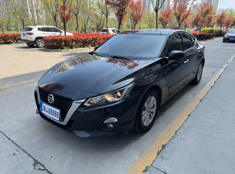 日产天籁 正面外观二