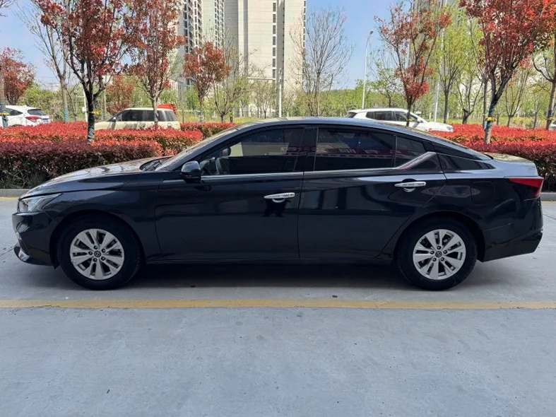 日产天籁 后面外观三